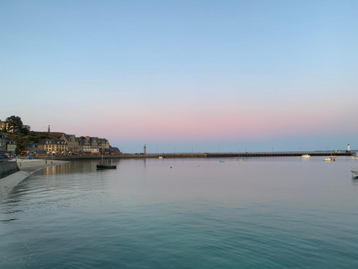 Vue Sur Mer Cancale Bagian luar foto