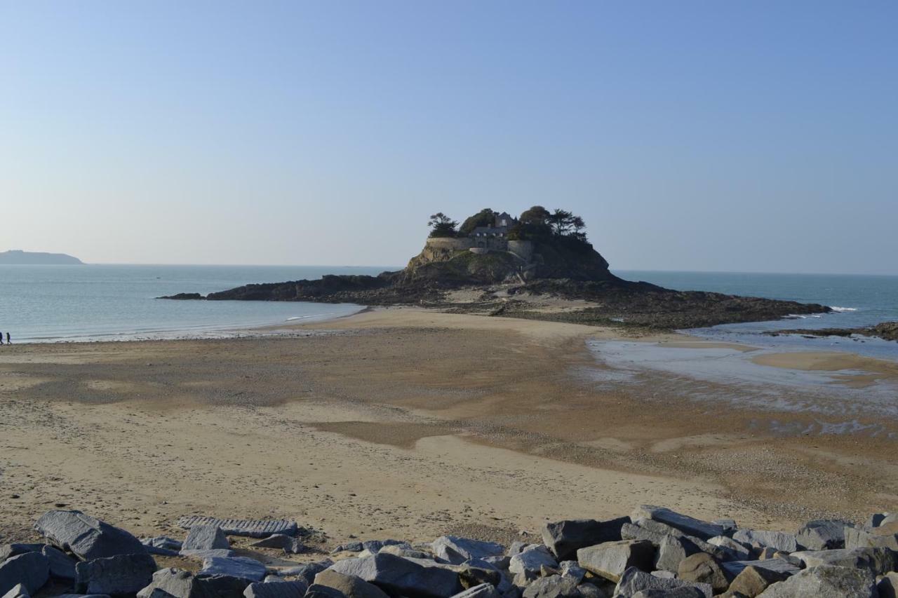 Vue Sur Mer Cancale Bagian luar foto