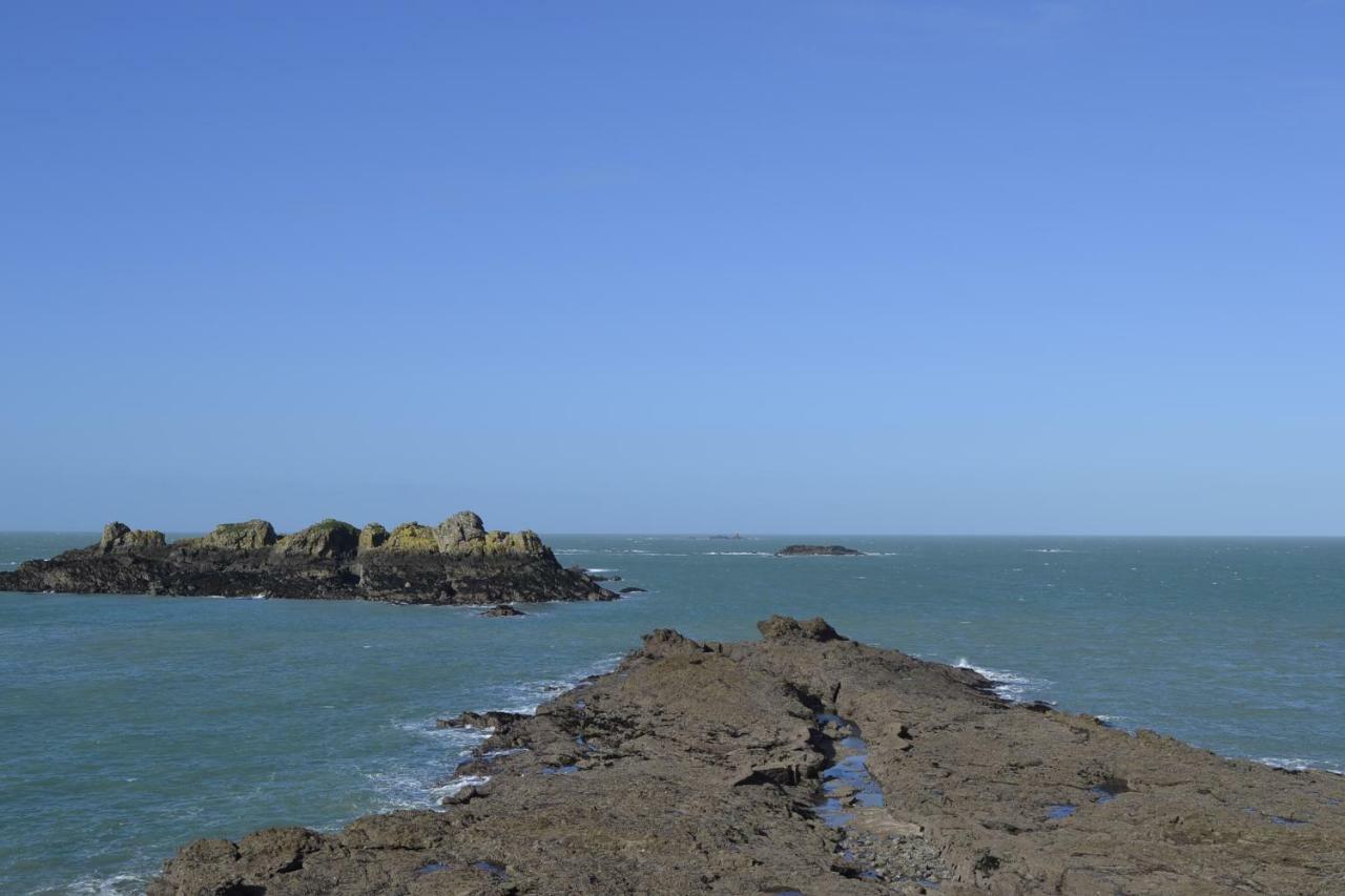 Vue Sur Mer Cancale Bagian luar foto