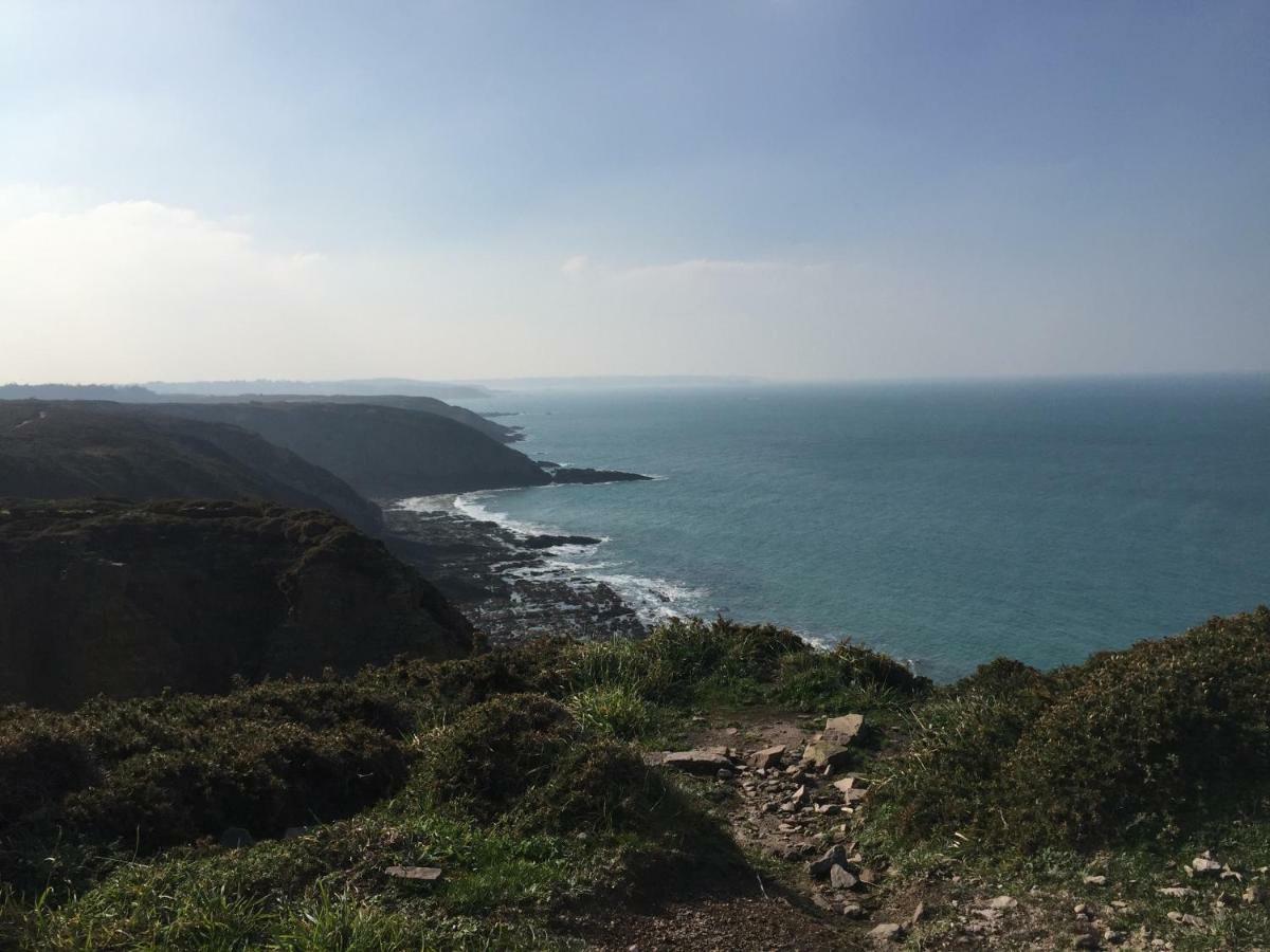 Vue Sur Mer Cancale Bagian luar foto